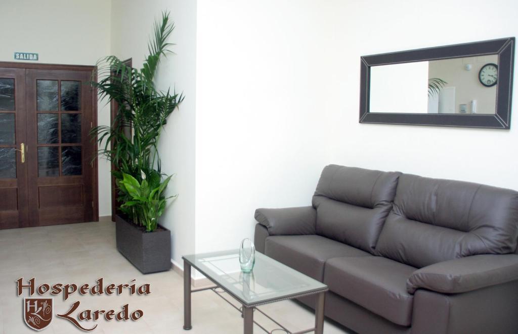 Hospederia Laredo Hotel La Carlota Exterior photo