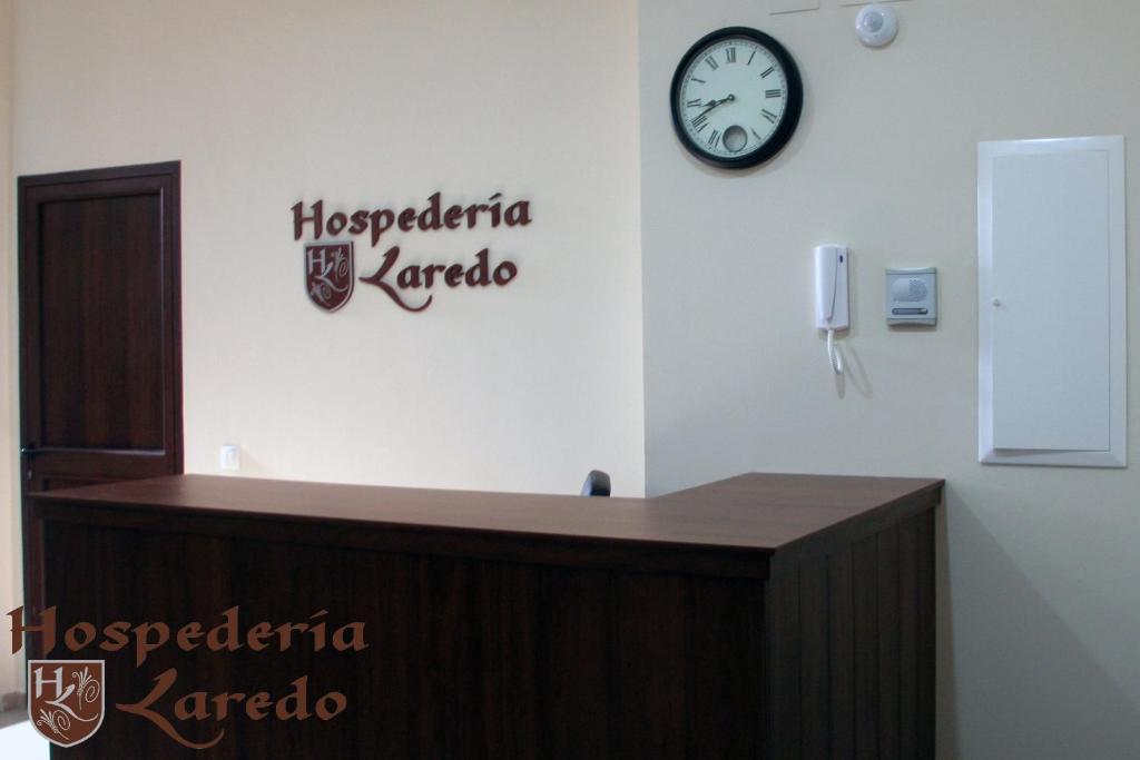 Hospederia Laredo Hotel La Carlota Exterior photo